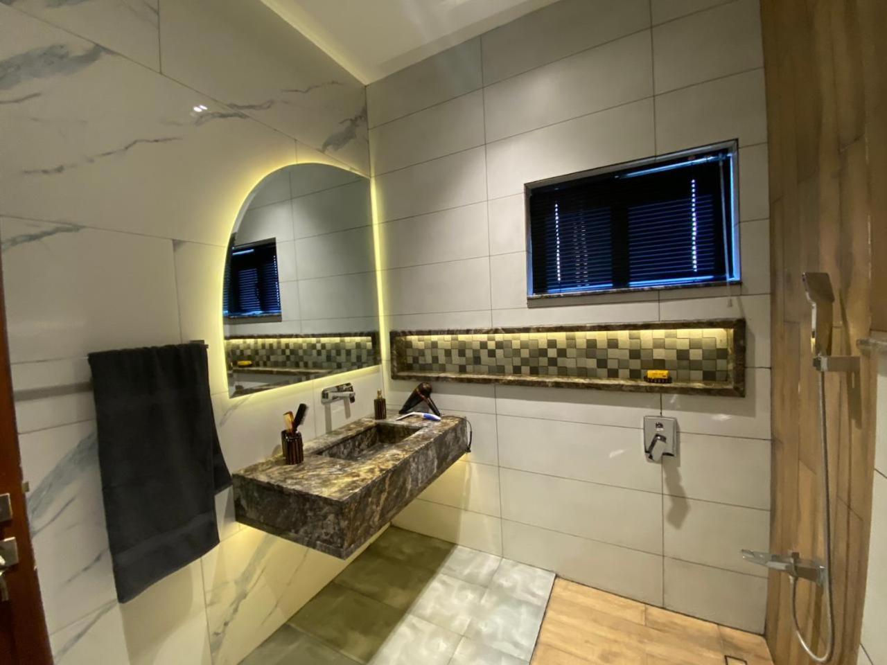 Firefly Retreat-Your Home Away From Home 라왈핀디 외부 사진